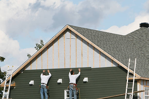 Professional Siding technician working in Rockville, IN